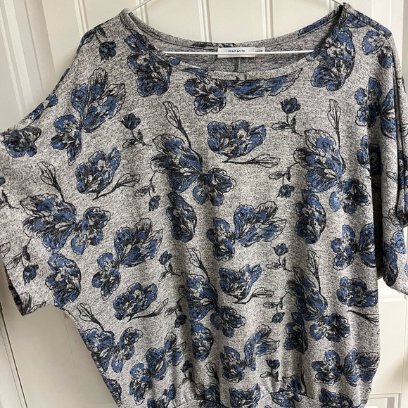 2 Dolman style short sleeve shirts - Picture 6 of 6